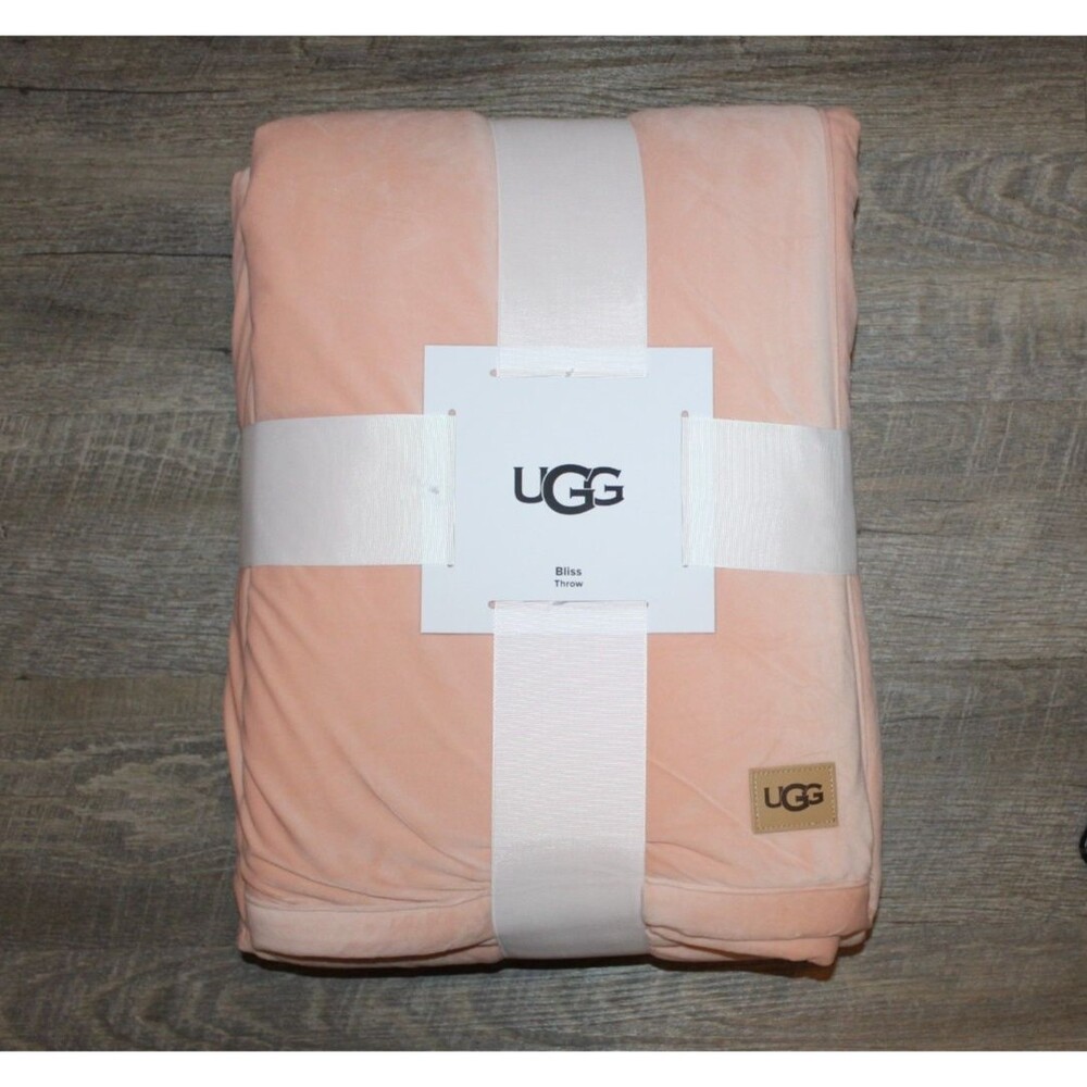 UGG HOME VELVET BLISS PLUSH REVERSIBLE SHERPA LINED THROW PINK 50 X 70